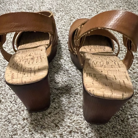 Korks tan studded clogs size 8 - Picture 4 of 6